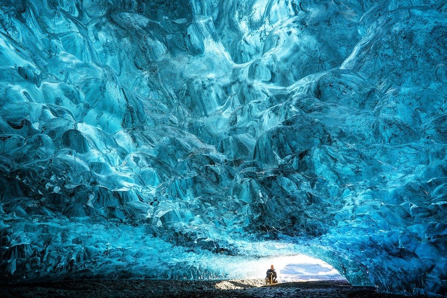 glacier crystal caves 900x900 1 10 อันดับฮิตติดชาร์ตในเอเชีย asiatopten.com
